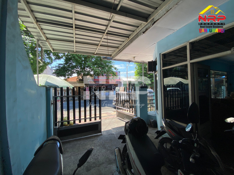 Dijual Rumah Usaha yang Prospeknya bagus di Banyuwangi Kota  Dijual Rumah Usaha yang Prospeknya bagus di Banyuwangi Kota  Dijual Rumah Usaha yang Prospeknya bagus di Banyuwangi Kota&nbsp;
Terletak di kawasan sentra bisnis, pertokoan dan perkantoran.&nbsp;
Cocok untuk Toko, NRP BANYUWANGI