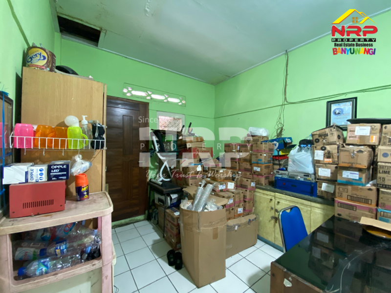 Dijual Rumah Usaha yang Prospeknya bagus di Banyuwangi Kota  Dijual Rumah Usaha yang Prospeknya bagus di Banyuwangi Kota  Dijual Rumah Usaha yang Prospeknya bagus di Banyuwangi Kota&nbsp;
Terletak di kawasan sentra bisnis, pertokoan dan perkantoran.&nbsp;
Cocok untuk Toko, NRP BANYUWANGI