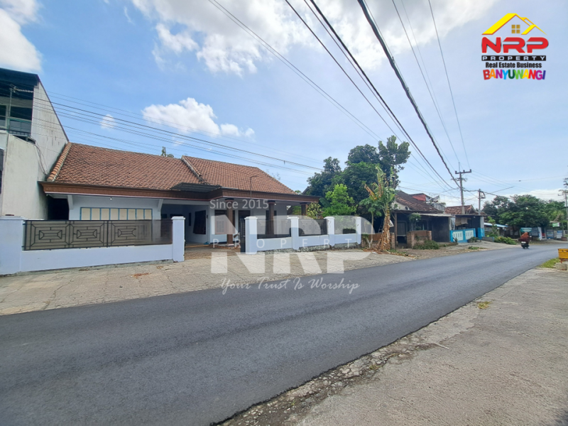 Dijual Rumah Vintage Luas Siap Huni di Kalipuro - Banyuwangi Dijual Rumah Vintage Luas Siap Huni di Kalipuro - Banyuwangi Dijual Rumah Vintage Luas Siap Huni di Kalipuro - Banyuwangi
Dekat dengan SMKN 1 Kalipuro, Kawasan perumahan padat penduduk
Cocok untuk investasi rumah kos, NRP BANYUWANGI