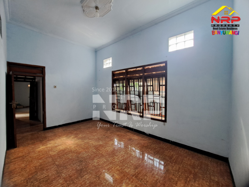 Dijual Rumah Vintage Luas Siap Huni di Kalipuro - Banyuwangi Dijual Rumah Vintage Luas Siap Huni di Kalipuro - Banyuwangi Dijual Rumah Vintage Luas Siap Huni di Kalipuro - Banyuwangi
Dekat dengan SMKN 1 Kalipuro, Kawasan perumahan padat penduduk
Cocok untuk investasi rumah kos, NRP BANYUWANGI