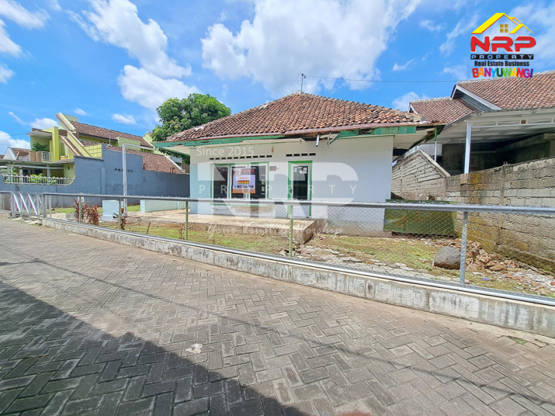 Dijual Tanah + Bangunan Klasik di Penganjuran - Banyuwangi Kota  Dijual Tanah + Bangunan Klasik di Penganjuran - Banyuwangi Kota  Dijual Tanah + Bangunan Klasik di Penganjuran - Banyuwangi Kota&nbsp;
Cocok buat kamu yang cari aset unik dengan nuansa jadul yang berkarakter.
Lokasi Pusat NRP BANYUWANGI