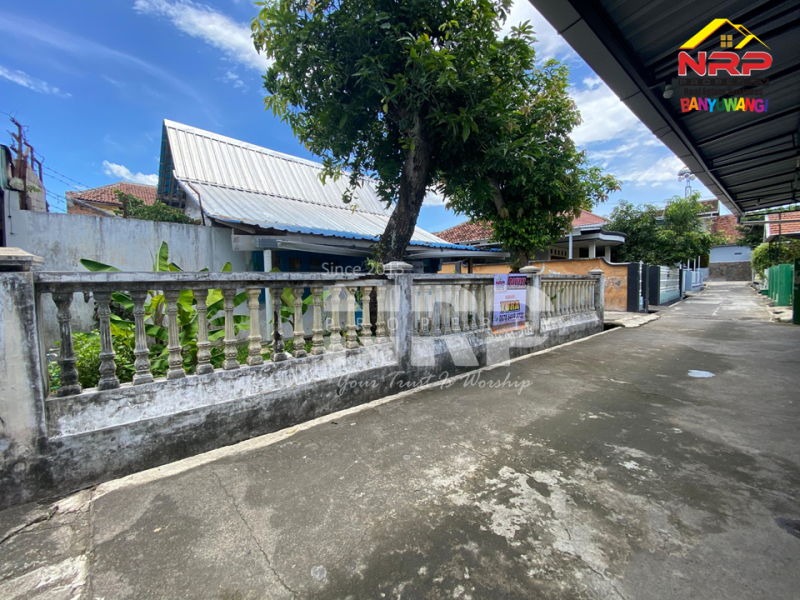 Dijual Tanah Bonus Bangunan di Karangbendo - Banyuwangi  Dijual Tanah Bonus Bangunan di Karangbendo - Banyuwangi  Dijual Tanah Bonus Bangunan di Karangbendo - Banyuwangi&nbsp;
Lokasi Sangat Cocok Untuk Investasi, dibangun Rumah Kos dll.
Berada dekat dengan Kampus NRP BANYUWANGI