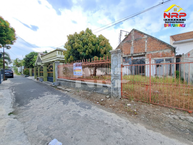 Dijual Tanah Bonus Bangunan di Singotrunan - Banyuwangi  Dijual Tanah Bonus Bangunan di Singotrunan - Banyuwangi  Dijual Tanah Bonus Bangunan di Singotrunan - Banyuwangi&nbsp;
Dekat dengan fasilitas pendidikan dan perkantoran&nbsp;
Cocok untuk hunian, Vila tengah kota, NRP BANYUWANGI
