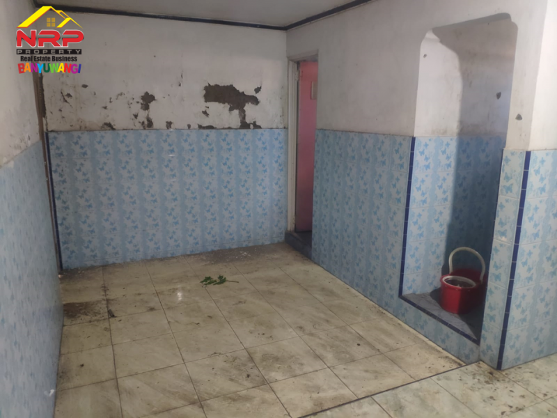 Dijual Tanah Bonus Bangunan di Tepi Jl. Srono - Banyuwangi  Dijual Tanah Bonus Bangunan di Tepi Jl. Srono - Banyuwangi  Dijual Tanah Bonus Bangunan di Tepi Jl. Srono - Banyuwangi&nbsp;
Dekat Dengan Fasilitas Pendidikan, Pusat Perbelanjaan dan Pasar Srono.
Sangat cocok untuk NRP BANYUWANGI