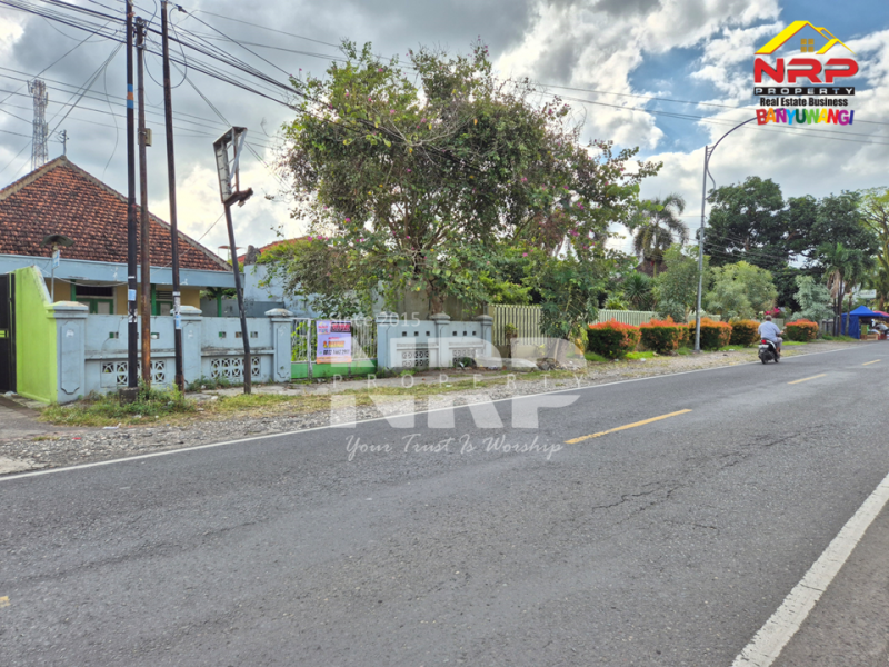 Dijual Tanah Bonus Bangunan Klasik di Genteng Banyuwangi  Dijual Tanah Bonus Bangunan Klasik di Genteng Banyuwangi  Dijual Tanah Bonus Bangunan Klasik di Genteng Banyuwangi&nbsp;
Dekat dengan Sun East Mall Genteng, Mie Gacoan. Cocok untuk cafe berkonsep rumah NRP BANYUWANGI