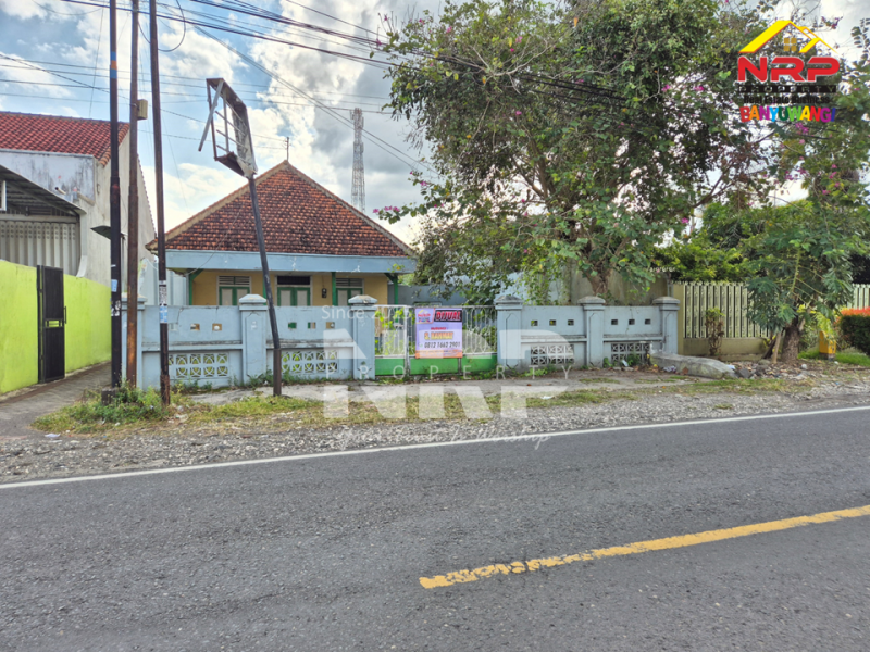 Dijual Tanah Bonus Bangunan Klasik di Genteng Banyuwangi  Dijual Tanah Bonus Bangunan Klasik di Genteng Banyuwangi  Dijual Tanah Bonus Bangunan Klasik di Genteng Banyuwangi&nbsp;
Dekat dengan Sun East Mall Genteng, Mie Gacoan. Cocok untuk cafe berkonsep rumah NRP BANYUWANGI