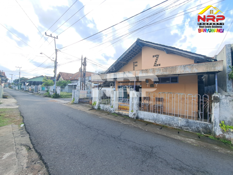 Dijual Tanah bonus bangunan klasik hook di Tamanbaru - Banyuwangi  Jual tanah murah di banyuwangi kota belakang pemda  Dijual Tanah bonus bangunan klasik hook di Tamanbaru - Banyuwangi&nbsp;
Terletak dikawasan sentra bisnis dan kuliner, pendidikan, dan kantor NRP BANYUWANGI