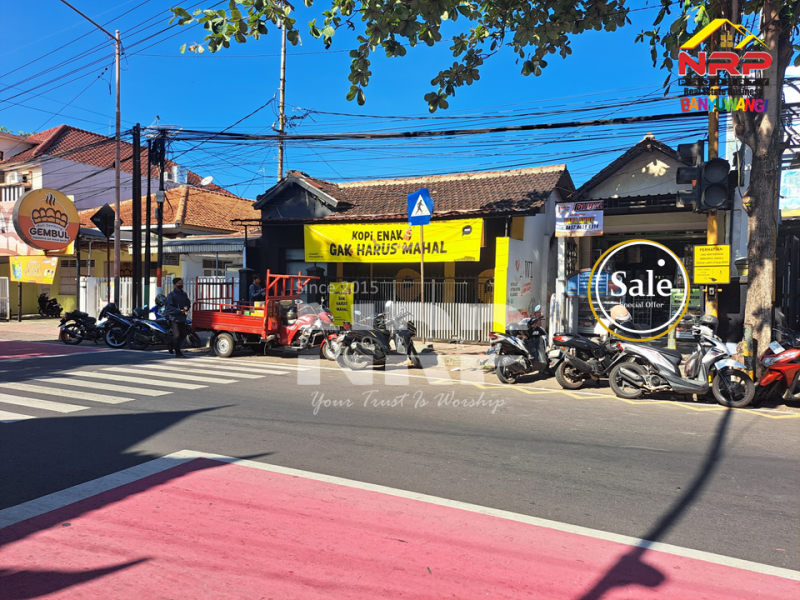 Dijual Tanah Bonus Bangunan Ruko di Jl. Ahmad Yani Banyuwangi Kota  Dijual Tanah Bonus Bangunan Ruko di Jl. Ahmad Yani Banyuwangi Kota  Dijual Tanah Bonus Bangunan Ruko di Jl. Ahmad Yani Banyuwangi Kota&nbsp;
Berada di sebelah sekolah ternama. Supermarket dan Pusat Bisnis di NRP BANYUWANGI