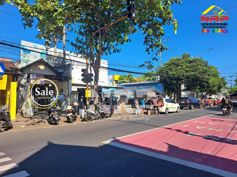 Dijual Tanah Bonus Bangunan Ruko di Jl. Ahmad Yani Banyuwangi Kota  Dijual Tanah Bonus Bangunan Ruko di Jl. Ahmad Yani Banyuwangi Kota  Dijual Tanah Bonus Bangunan Ruko di Jl. Ahmad Yani Banyuwangi Kota&nbsp;
Berada di sebelah sekolah ternama. Supermarket dan Pusat Bisnis di NRP BANYUWANGI