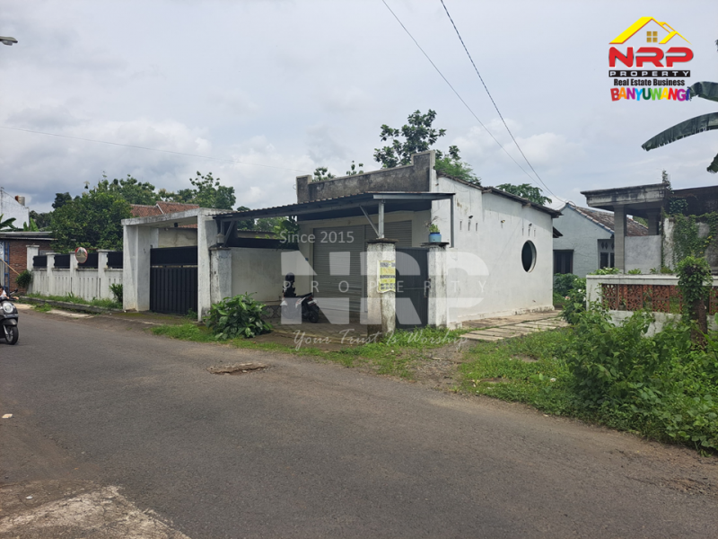 Dijual Tanah Bonus Bangunan Rumah dan Cafe di Genteng - Banyuwangi  Dijual Tanah Bonus Bangunan Rumah dan Cafe di Genteng - Banyuwangi  Dijual Tanah Bonus Bangunan Rumah dan Cafe di Genteng - Banyuwangi&nbsp;
Belakang kantor Mandiri Utama Finance Genteng, Dekat dengan Perum. Adimas NRP BANYUWANGI