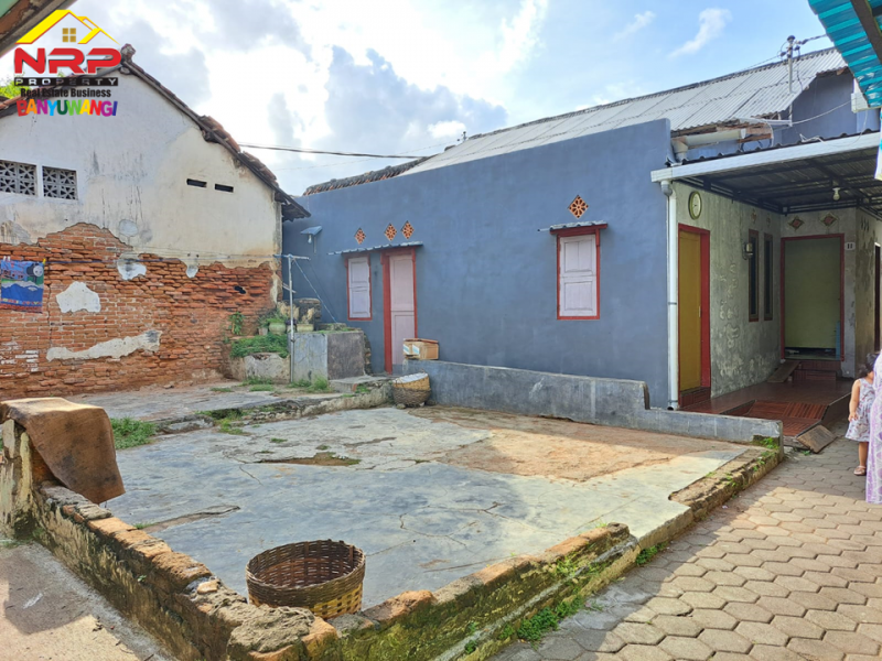 Dijual Tanah Bonus Bangunan Rumah di Jl. Bromo - Banyuwangi  Dijual Tanah Bonus Bangunan Rumah di Jl. Bromo - Banyuwangi  Dijual Tanah Bonus Bangunan Rumah di Jl. Bromo - Banyuwangi&nbsp;
100 Meter dari Jl. Utama Basuki Rahmat, Lateng.&nbsp;
Terletak di Pusat Kota dan Kawasan NRP BANYUWANGI