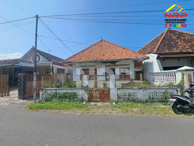 Dijual Tanah Bonus Bangunan Rumah di Lateng - Banyuwangi  Dijual Tanah Bonus Bangunan Rumah di Lateng - Banyuwangi  Dijual Tanah Bonus Bangunan Rumah di Lateng - Banyuwangi&nbsp;
250 Meter dari Jl. Utama Basuki Rahmat, Lateng.&nbsp;
Terletak di Pusat Kota dan Kawasan NRP BANYUWANGI