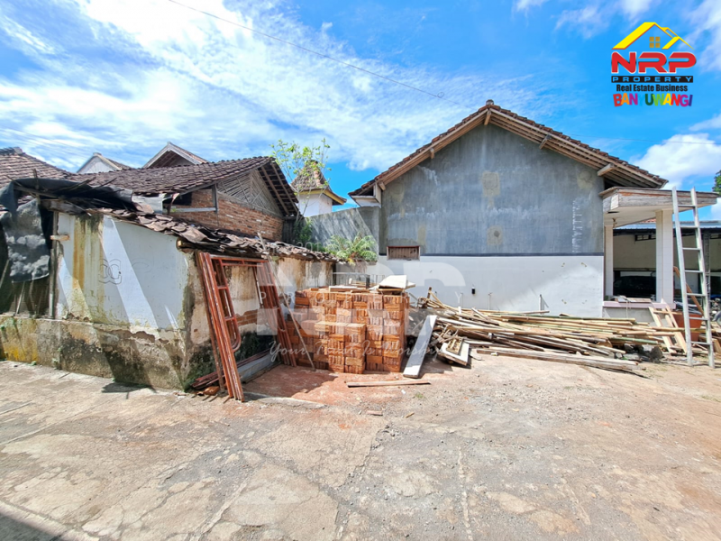 Dijual Tanah Bonus Bangunan Rumah di Tepi Jl. Srono - Muncar, Banyuwangi  Dijual Tanah Bonus Bangunan Rumah di Tepi Jl. Srono - Muncar, Banyuwangi  Dijual Tanah Bonus Bangunan Rumah di Tepi Jl. Srono - Muncar, Banyuwangi&nbsp;
Cocok untuk hunian, Kantor, Toko, Ruko, Klinik dll.&nbsp;

Luas Tanah : 200 NRP BANYUWANGI