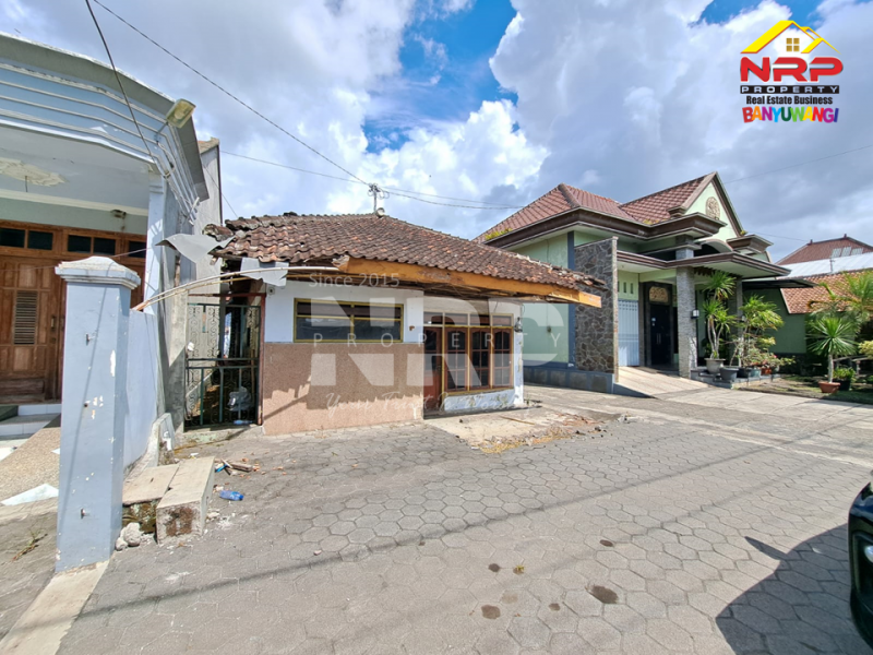 Dijual Tanah Bonus Bangunan Rumah di Tepi Jl. Srono - Muncar, Banyuwangi  Dijual Tanah Bonus Bangunan Rumah di Tepi Jl. Srono - Muncar, Banyuwangi  Dijual Tanah Bonus Bangunan Rumah di Tepi Jl. Srono - Muncar, Banyuwangi&nbsp;
Cocok untuk hunian, Kantor, Toko, Ruko, Klinik dll.&nbsp;

Luas Tanah : 200 NRP BANYUWANGI