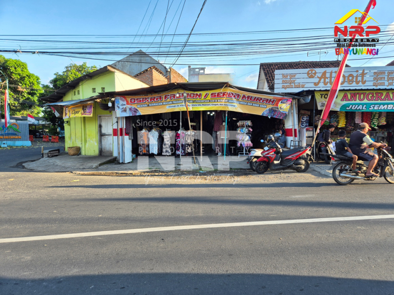 Dijual Tanah Bonus Bangunan Rumah Kos di Banjarsari - Banyuwangi  Dijual Tanah Bonus Bangunan Rumah Kos di Banjarsari - Banyuwangi  Dijual Tanah Bonus Bangunan Rumah Kos di Banjarsari - Banyuwangi&nbsp;
Bersebelahan dengan SMKN 1 Glagah Banyuwangi, tepi jln utama.&nbsp;
Cocok untuk ruang NRP BANYUWANGI