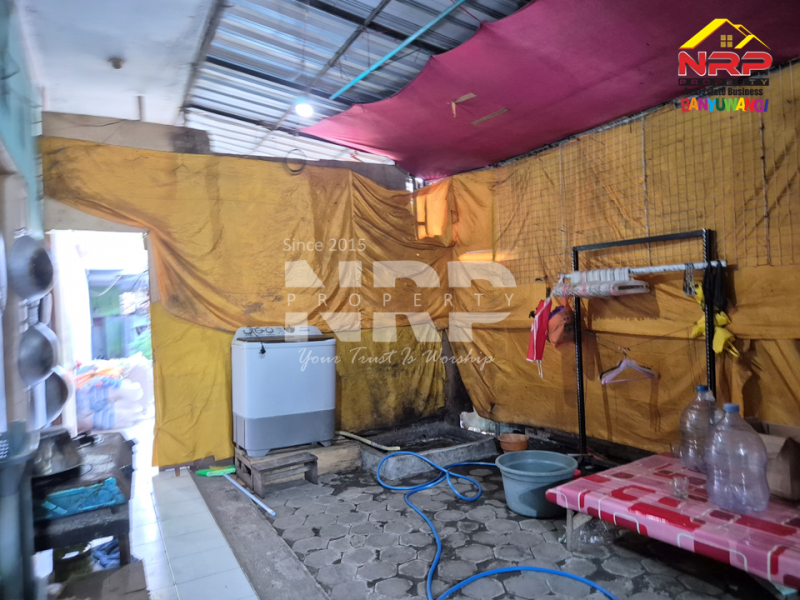 Dijual Tanah Bonus Bangunan Rumah Kos di Banjarsari - Banyuwangi  Dijual Tanah Bonus Bangunan Rumah Kos di Banjarsari - Banyuwangi  Dijual Tanah Bonus Bangunan Rumah Kos di Banjarsari - Banyuwangi&nbsp;
Bersebelahan dengan SMKN 1 Glagah Banyuwangi, tepi jln utama.&nbsp;
Cocok untuk ruang NRP BANYUWANGI