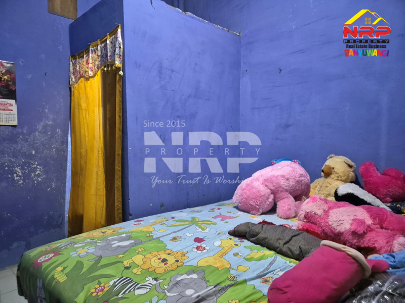 Dijual Tanah Bonus Bangunan Rumah Kos di Banjarsari - Banyuwangi  Dijual Tanah Bonus Bangunan Rumah Kos di Banjarsari - Banyuwangi  Dijual Tanah Bonus Bangunan Rumah Kos di Banjarsari - Banyuwangi&nbsp;
Bersebelahan dengan SMKN 1 Glagah Banyuwangi, tepi jln utama.&nbsp;
Cocok untuk ruang NRP BANYUWANGI