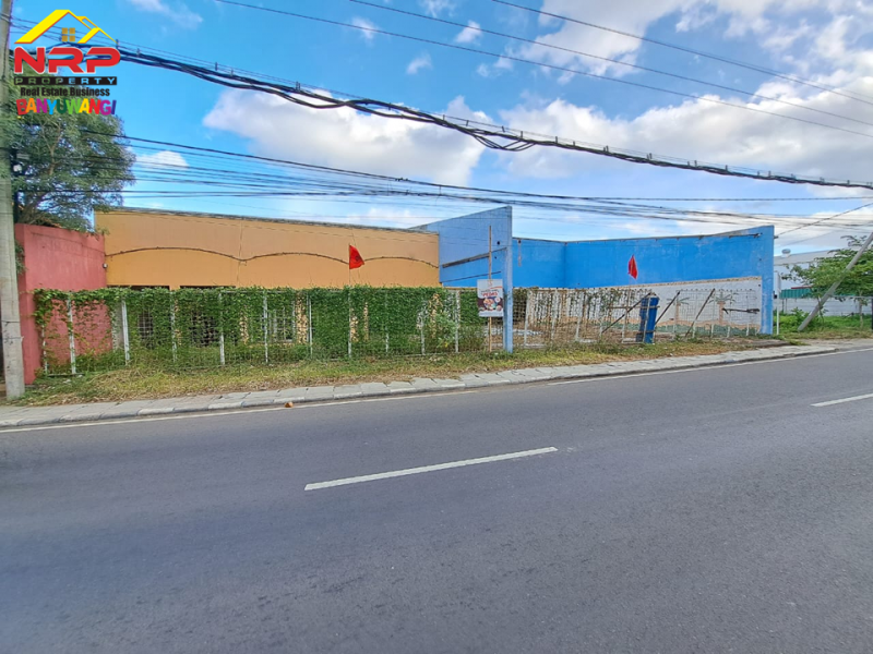 Dijual Tanah Bonus Bangunan Strategis di Tepi Jl. Yos Sudarso - Banyuwangi  Dijual Tanah Bonus Bangunan Strategis di Tepi Jl. Yos Sudarso - Banyuwangi  Dijual Tanah Bonus Bangunan Strategis di Tepi Jl. Yos Sudarso - Banyuwangi&nbsp;
Ada Basement bawah tanah yang&nbsp; luas. Sangat Cocok untuk Hotel, Hostel, NRP BANYUWANGI