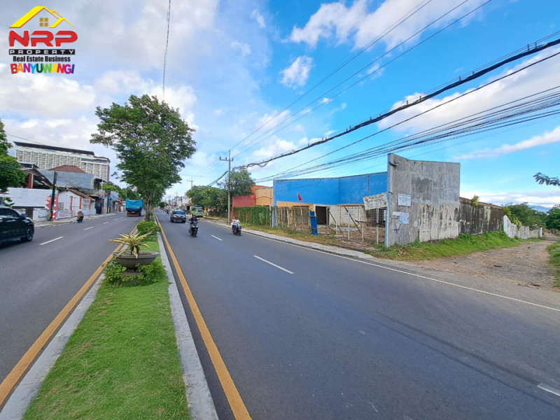 Dijual Tanah Bonus Bangunan Strategis di Tepi Jl. Yos Sudarso - Banyuwangi  Dijual Tanah Bonus Bangunan Strategis di Tepi Jl. Yos Sudarso - Banyuwangi  Dijual Tanah Bonus Bangunan Strategis di Tepi Jl. Yos Sudarso - Banyuwangi&nbsp;
Ada Basement bawah tanah yang&nbsp; luas. Sangat Cocok untuk Hotel, Hostel, NRP BANYUWANGI