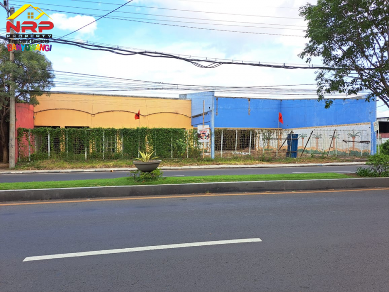 Dijual Tanah Bonus Bangunan Strategis di Tepi Jl. Yos Sudarso - Banyuwangi  Dijual Tanah Bonus Bangunan Strategis di Tepi Jl. Yos Sudarso - Banyuwangi  Dijual Tanah Bonus Bangunan Strategis di Tepi Jl. Yos Sudarso - Banyuwangi&nbsp;
Ada Basement bawah tanah yang&nbsp; luas. Sangat Cocok untuk Hotel, Hostel, NRP BANYUWANGI