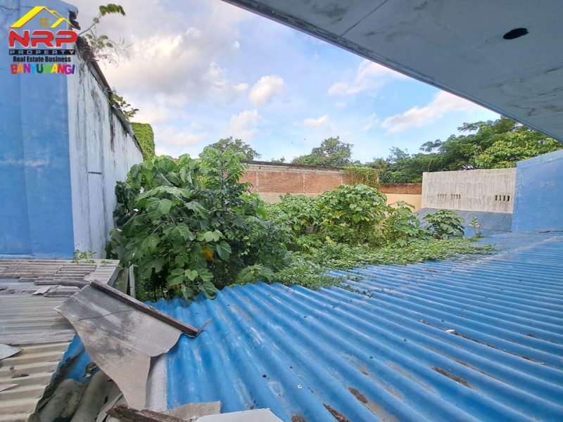 Dijual Tanah Bonus Bangunan Strategis di Tepi Jl. Yos Sudarso - Banyuwangi  Dijual Tanah Bonus Bangunan Strategis di Tepi Jl. Yos Sudarso - Banyuwangi  Dijual Tanah Bonus Bangunan Strategis di Tepi Jl. Yos Sudarso - Banyuwangi&nbsp;
Ada Basement bawah tanah yang&nbsp; luas. Sangat Cocok untuk Hotel, Hostel, NRP BANYUWANGI