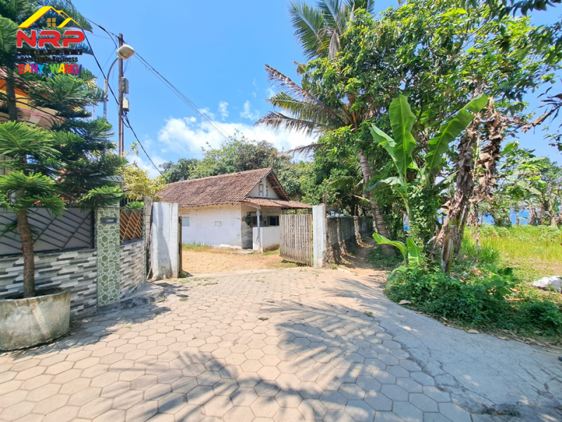 Dijual Tanah Bonus Bangunan Strategis Lepas Pantai, View Selat Bali. Dijual Tanah Bonus Bangunan Strategis Lepas Pantai, View Selat Bali. Dijual Tanah Bonus Bangunan Strategis Lepas Pantai, View Selat Bali.
Bonus Gudang dan Hunian. Dekat dengan kawasan bisnis dan perhotelan.
Cocok untuk hotel, NRP BANYUWANGI