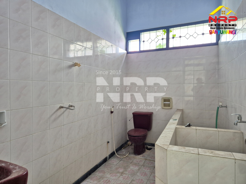 Dijual Tanah dan Bangunan Klasik Prospek di Barat Kantor Bupati  Banyuwangi Jual rumah klasik strategis di Pusat Kota Banyuwangi  Dijual Tanah dan Bangunan Klasik Prospek di Barat Kantor Bupati&nbsp; Banyuwangi
Terletak di Jl. Utama Borobudur Tamanbaru
Sangat Cocok untuk Rumah Kos NRP BANYUWANGI