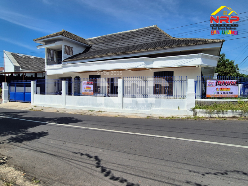 Dijual Tanah dan Bangunan Klasik Prospek di Barat Kantor Bupati  Banyuwangi Jual rumah klasik strategis di Pusat Kota Banyuwangi  Dijual Tanah dan Bangunan Klasik Prospek di Barat Kantor Bupati&nbsp; Banyuwangi
Terletak di Jl. Utama Borobudur Tamanbaru
Sangat Cocok untuk Rumah Kos NRP BANYUWANGI