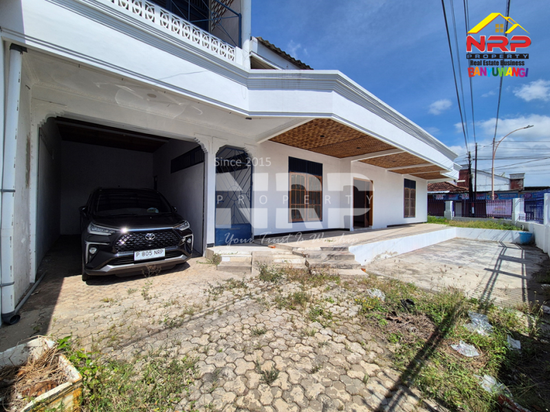 Dijual Tanah dan Bangunan Klasik Prospek di Barat Kantor Bupati  Banyuwangi Jual rumah klasik strategis di Pusat Kota Banyuwangi  Dijual Tanah dan Bangunan Klasik Prospek di Barat Kantor Bupati&nbsp; Banyuwangi
Terletak di Jl. Utama Borobudur Tamanbaru
Sangat Cocok untuk Rumah Kos NRP BANYUWANGI