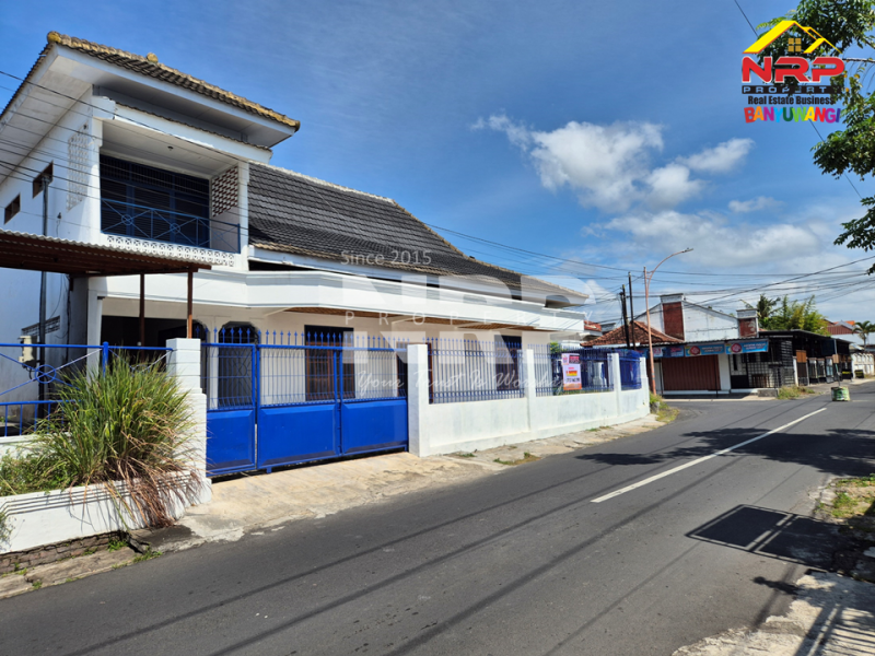 Dijual Tanah dan Bangunan Klasik Prospek di Barat Kantor Bupati  Banyuwangi Jual rumah klasik strategis di Pusat Kota Banyuwangi  Dijual Tanah dan Bangunan Klasik Prospek di Barat Kantor Bupati&nbsp; Banyuwangi
Terletak di Jl. Utama Borobudur Tamanbaru
Sangat Cocok untuk Rumah Kos NRP BANYUWANGI