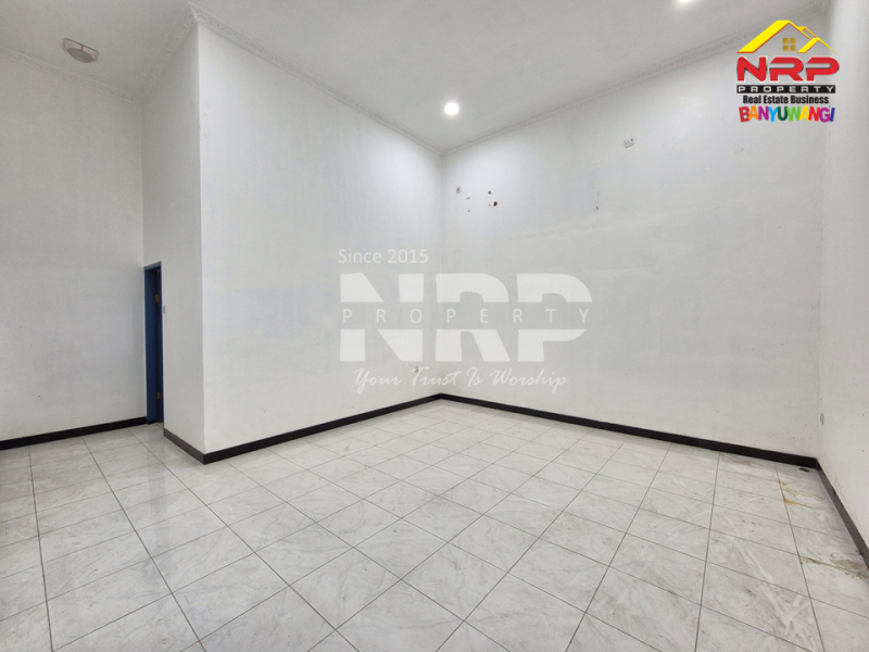 Dijual Tanah dan Bangunan Klasik Prospek di Barat Kantor Bupati  Banyuwangi Jual rumah klasik strategis di Pusat Kota Banyuwangi  Dijual Tanah dan Bangunan Klasik Prospek di Barat Kantor Bupati&nbsp; Banyuwangi
Terletak di Jl. Utama Borobudur Tamanbaru
Sangat Cocok untuk Rumah Kos NRP BANYUWANGI