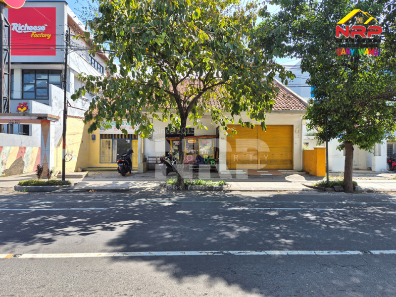 Dijual Tanah dengan Premium Location Tepi Jl. A Yani Banyuwangi  Dijual Tanah di Jl. Ahmad Yani Banyuwangi  Dijual Tanah dengan Premium Location Tepi Jl. A Yani Banyuwangi&nbsp;
Berada di sebelah Richeese Factory Banyuwangi. Lokasi sangat strategis berada di pusat NRP BANYUWANGI
