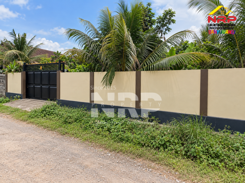 Dijual Tanah di Bagorejo, Srono - Banyuwangi  Dijual Tanah di Bagorejo, Srono - Banyuwangi  Dijual Tanah di Bagorejo, Srono - Banyuwangi&nbsp;
Lokasi perbatasan Srono - Muncar, Akses jalannya paving.&nbsp;
Saat ini digunakan untuk usaha ternak NRP BANYUWANGI