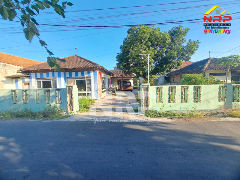 Dijual Tanah di Tengah Kota Banyuwangi, Karangrejo  Dijual Tanah di Tengah Kota Banyuwangi, Karangrejo  Dijual Tanah di Tengah Kota Banyuwangi, Karangrejo&nbsp;
Dekat sentra kuliner Naga bulan. Dekat dengan pasar karangrejo.&nbsp;

Luas Tanah : +/- 420 NRP BANYUWANGI
