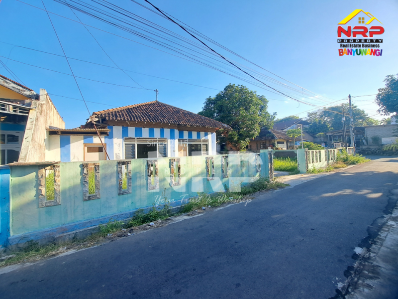 Dijual Tanah di Tengah Kota Banyuwangi, Karangrejo  Dijual Tanah di Tengah Kota Banyuwangi, Karangrejo  Dijual Tanah di Tengah Kota Banyuwangi, Karangrejo&nbsp;
Dekat sentra kuliner Naga bulan. Dekat dengan pasar karangrejo.&nbsp;

Luas Tanah : +/- 420 NRP BANYUWANGI