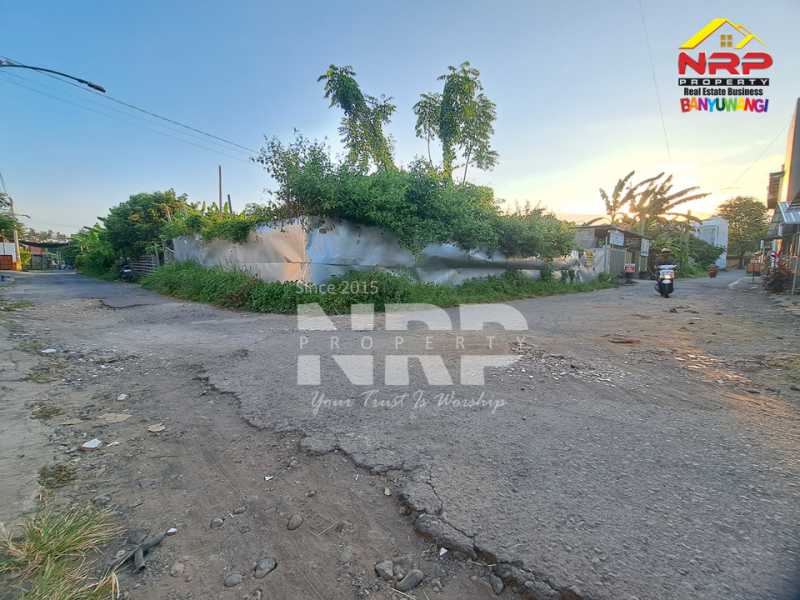 Dijual Tanah Hook Siap Bangun di Kertosari - Banyuwangi  Dijual Tanah Hook Siap Bangun di Kertosari - Banyuwangi  Dijual Tanah Hook Siap Bangun di Kertosari - Banyuwangi&nbsp;
Dekat dengan jl. kepiting, cocok untuk hunian pribadi.&nbsp;

Luas Tanah :+/- 180 M2
Dimensi NRP BANYUWANGI