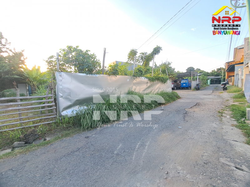 Dijual Tanah Hook Siap Bangun di Kertosari - Banyuwangi  Dijual Tanah Hook Siap Bangun di Kertosari - Banyuwangi  Dijual Tanah Hook Siap Bangun di Kertosari - Banyuwangi&nbsp;
Dekat dengan jl. kepiting, cocok untuk hunian pribadi.&nbsp;

Luas Tanah :+/- 180 M2
Dimensi NRP BANYUWANGI
