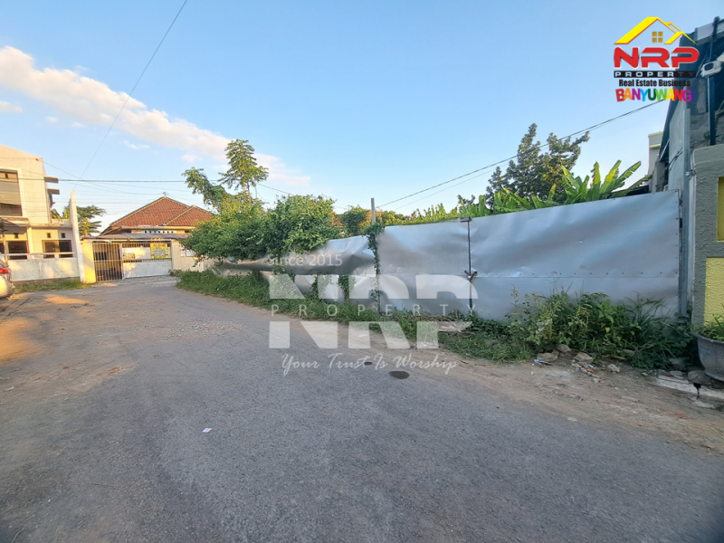 Dijual Tanah Hook Siap Bangun di Kertosari - Banyuwangi  Dijual Tanah Hook Siap Bangun di Kertosari - Banyuwangi  Dijual Tanah Hook Siap Bangun di Kertosari - Banyuwangi&nbsp;
Dekat dengan jl. kepiting, cocok untuk hunian pribadi.&nbsp;

Luas Tanah :+/- 180 M2
Dimensi NRP BANYUWANGI