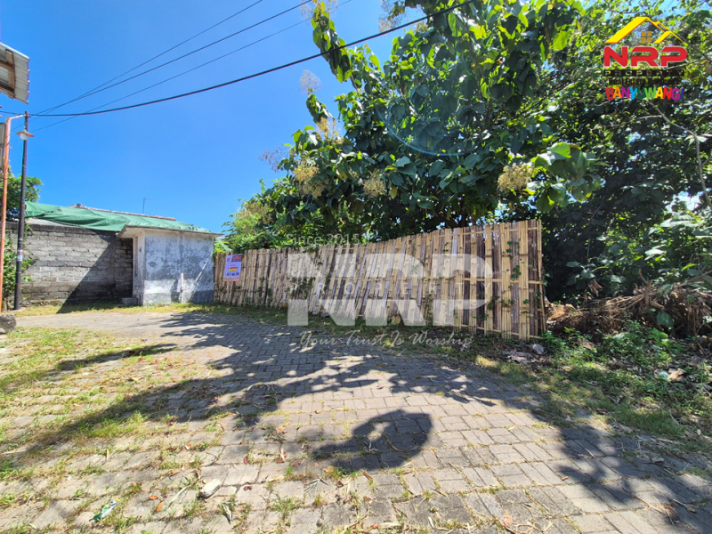Dijual Tanah Kering Murah di Klatak - Banyuwangi  Dijual Tanah Kering Murah di Klatak - Banyuwangi  Dijual Tanah Kering Murah di Klatak - Banyuwangi&nbsp;
Berada dikawasan Perumahan, Dekat dengan SPBU Klatak.&nbsp;

Luas Tanah 1.375 NRP BANYUWANGI