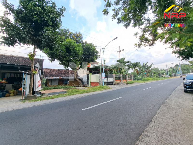 Dijual Tanah Komersil Strategis di tepi Jl. Banjarsari, Glagah  - Banyuwangi  Dijual Tanah Komersil Strategis di tepi Jl. Banjarsari, Glagah  - Banyuwangi  Dijual Tanah Komersil Strategis di Banjarsari - Banyuwangi&nbsp;
Akses Jln.Utama Litjen Banyuwangi. Cocok untuk hunian atau komersil NRP BANYUWANGI