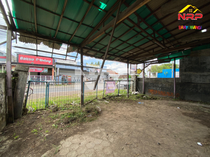 Dijual Tanah luas + BONUS bangunan di Jajag Banyuwangi Dijual Tanah luas + BONUS bangunan di Jajag Banyuwangi Dijual Tanah luas + BONUS bangunan di Jajag Banyuwangi !
Jarang ada yang kayak gini. Lokasi strategis, cocok untuk hunian atau usaha.
Tinggal renov dikit, NRP BANYUWANGI