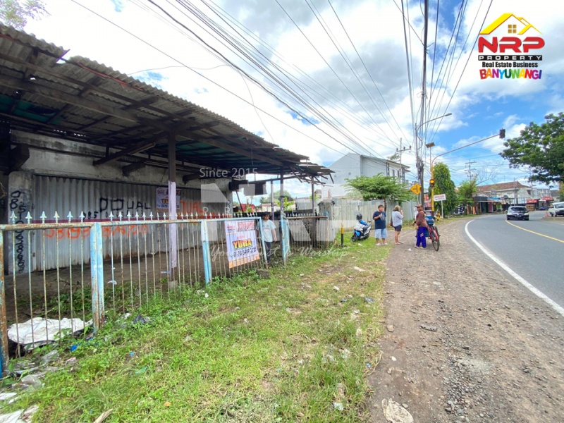 Dijual Tanah luas + BONUS bangunan di Jajag Banyuwangi Dijual Tanah luas + BONUS bangunan di Jajag Banyuwangi Dijual Tanah luas + BONUS bangunan di Jajag Banyuwangi !
Jarang ada yang kayak gini. Lokasi strategis, cocok untuk hunian atau usaha.
Tinggal renov dikit, NRP BANYUWANGI