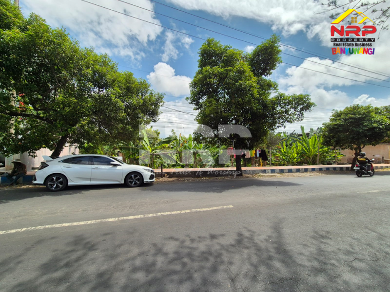 Dijual Tanah Luas di Tepi Jl. Kolonel  Sugiono - Banyuwangi Dijual Tanah Luas di Tepi Jl. Kolonel  Sugiono - Banyuwangi Dijual Tanah Luas di Tepi Jl. Kolonel&nbsp; Sugiono - Banyuwangi
Terletak di Area Bisnis Aktif
Cocok untuk kantor, supermarket, toko, Depo atau ruang usaha NRP BANYUWANGI