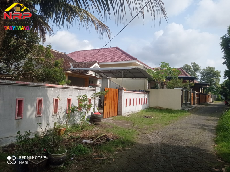 Dijual Tanah Murah Bonus Bangunan Strategis  di tengah kota Banyuwangi  Dijual Tanah Murah Bonus Bangunan Strategis  di tengah kota Banyuwangi  Dijual Tanah Murah Bonus Bangunan Strategis&nbsp; di tengah kota Banyuwangi&nbsp;
Lingkungan komersil, perumahan dan bisnis aktif Banyuwangi.&nbsp;
Dekat NRP BANYUWANGI