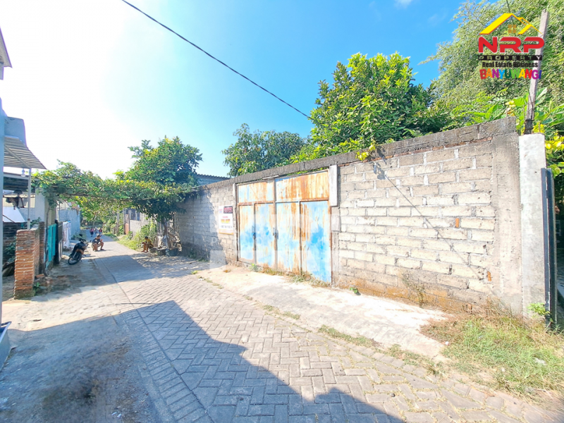 Dijual Tanah Murah di Singotrunan - Banyuwangi  Dijual Tanah Murah di Singotrunan - Banyuwangi  Dijual Tanah Murah di Singotrunan - Banyuwangi&nbsp;
Dekat dengan Pabrik PKBR, 5 Menit dari Pusat Bisnis Jl. Basuki Rahmat

Luas Tanah : 240 NRP BANYUWANGI