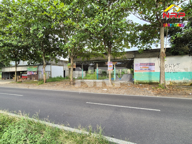 Dijual Tanah Murah  Ex. Tempat Wisata tepi Jl. Lintas Barat Rogojampi  - Banyuwangi Dijual Tanah Termurah dan Strategis di Rogojampi  Dijual Tanah Ex. Tempat Wisata tepi Jl. Lintas Barat Rogojampi&nbsp; - Banyuwangi
Strategis dekat Kampus ITSNU dan Poliwangi Banyuwangi.&nbsp;

Luas Tanah : NRP BANYUWANGI