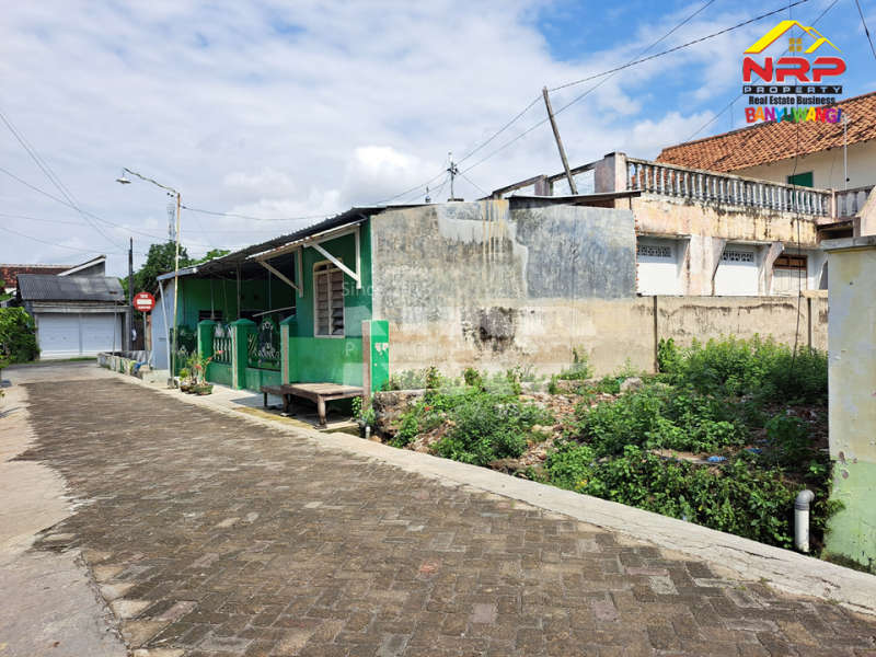Dijual Tanah Murah Under 100 Juta Strategis di Pusat Kota - Banyuwangi  Jual tanah murah 100 jutaan Pusat Kota Banyuwangi  Dijual Tanah Murah Under 100 Juta Strategis di Pusat Kota - Banyuwangi&nbsp;
400 Meter dari Jl. Utama Basuki Rahmat, Lateng.&nbsp;
Berada di Kawasan Bisnis NRP BANYUWANGI