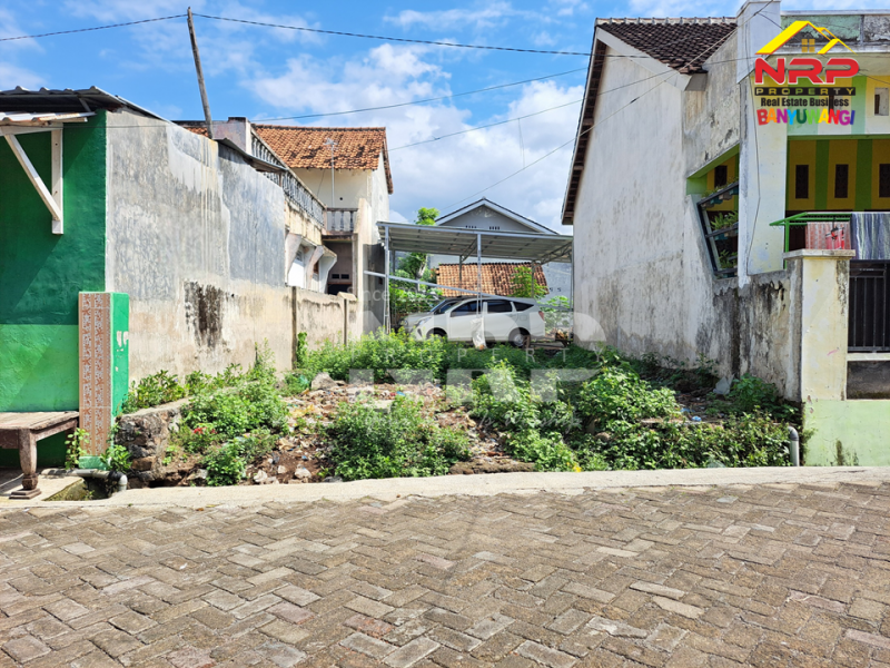 Dijual Tanah Murah Under 100 Juta Strategis di Pusat Kota - Banyuwangi  Jual tanah murah 100 jutaan Pusat Kota Banyuwangi  Dijual Tanah Murah Under 100 Juta Strategis di Pusat Kota - Banyuwangi&nbsp;
400 Meter dari Jl. Utama Basuki Rahmat, Lateng.&nbsp;
Berada di Kawasan Bisnis NRP BANYUWANGI