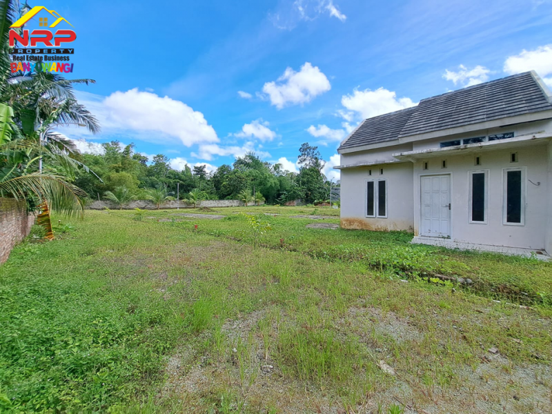 Dijual Tanah Perumahan Strategis  di Bangorejo - Banyuwangi  Dijual Tanah Perumahan Strategis  di Bangorejo - Banyuwangi  ijual Tanah Perumahan Strategis&nbsp; di Bangorejo - Banyuwangi&nbsp;
Terdapat Beberapa Bangunan Rumah Percontohan 1 Unit dan 3 Ruang Usaha/Toko&nbsp;
Dekat NRP BANYUWANGI