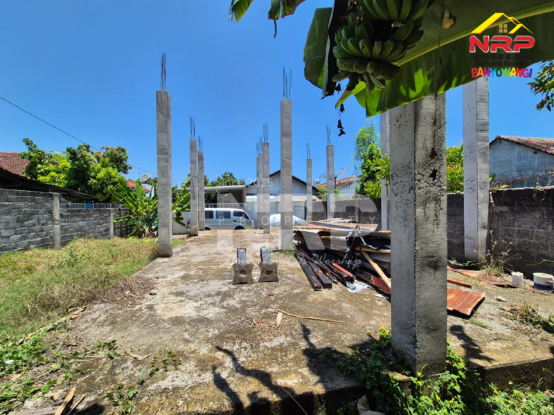 Dijual Tanah Prospek di Kertosari Banyuwangi  Dijual Tanah Prospek di Kertosari Banyuwangi  Dijual Tanah Prospek di Kertosari Banyuwangi&nbsp;
Akses Jalan Paving Roda 4, Terletak di kawasan bisnis aktif, ramai dan padat penduduk.&nbsp;
Lokasi sangat NRP BANYUWANGI